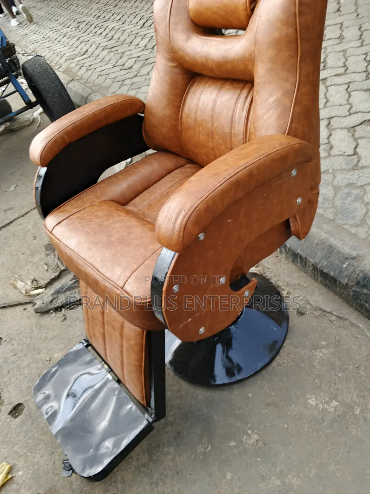 Brown Local Executive Barber Seat