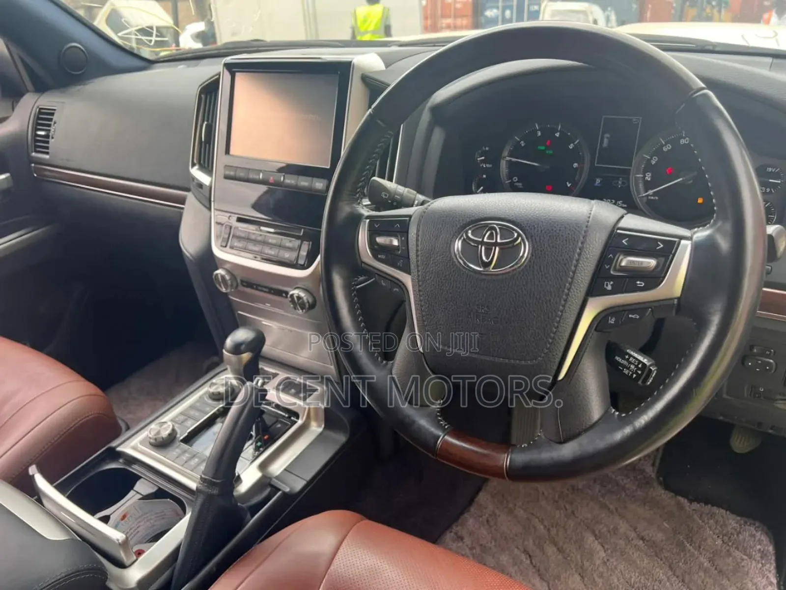 Toyota Land Cruiser 4.6 V8 ZX 2018 White