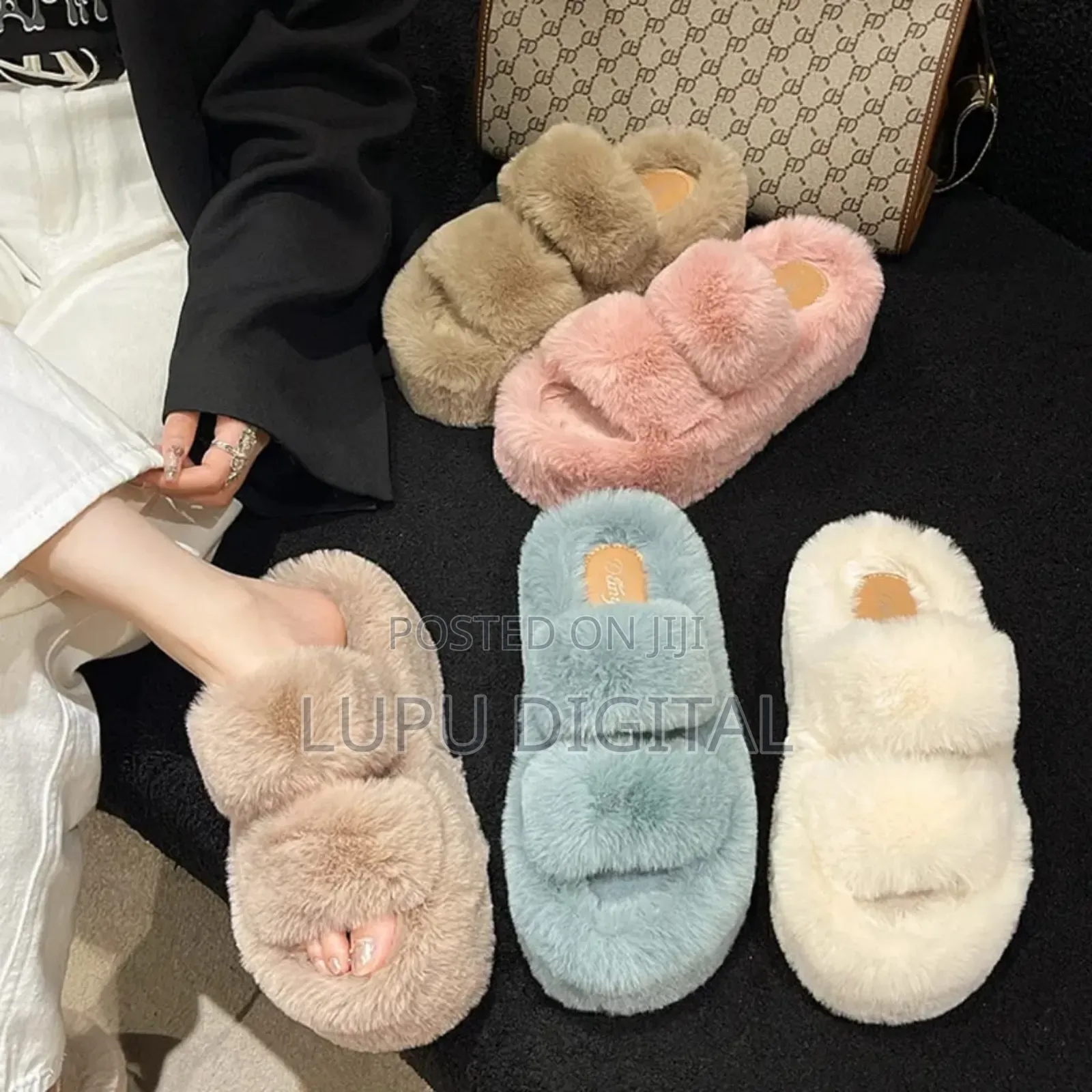 *Fluffy Platform Sandals*
*Size 36- 41*