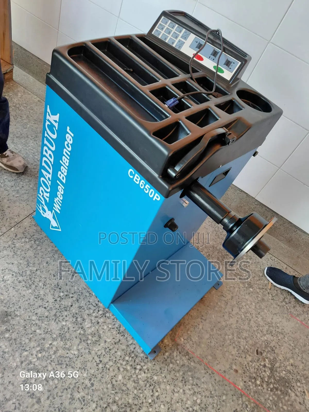 Commercial Tyre/Wheel Balancer Machine Roadbuck Italy