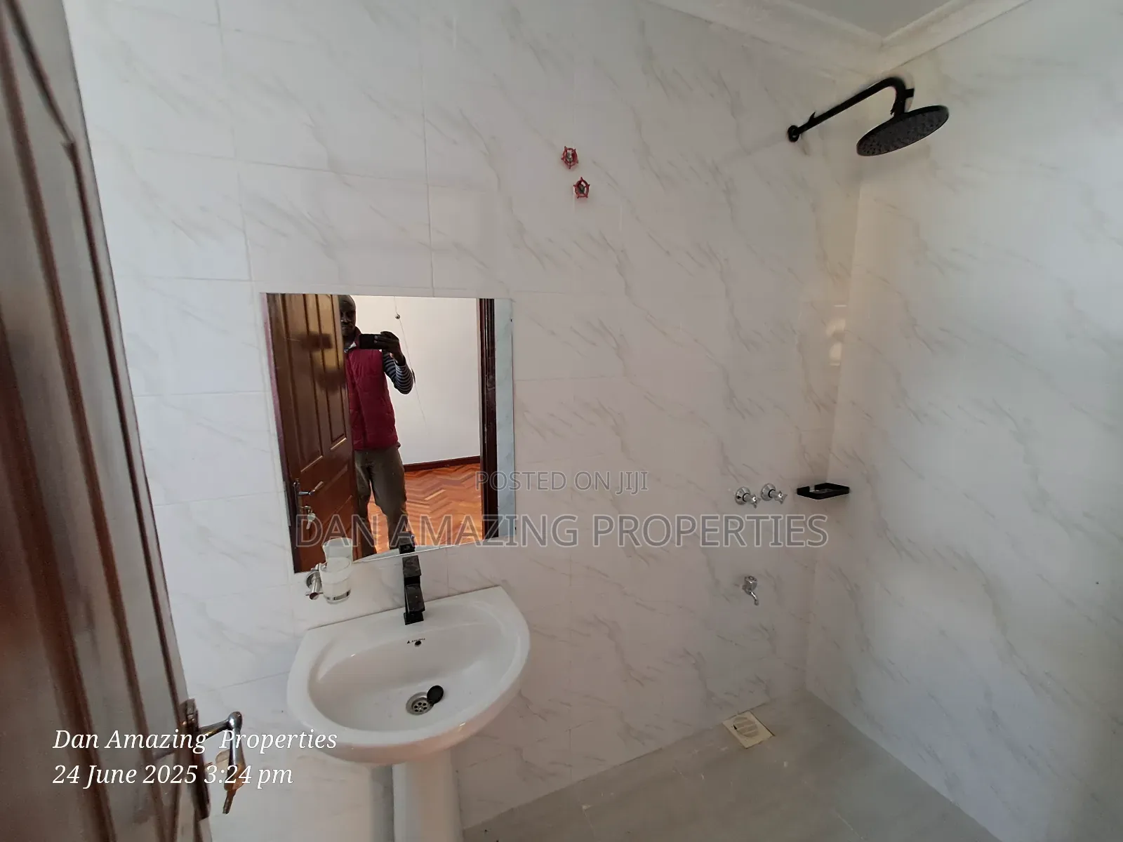 4bdrm Maisonette in Maragara Rd, Kibiku for sale