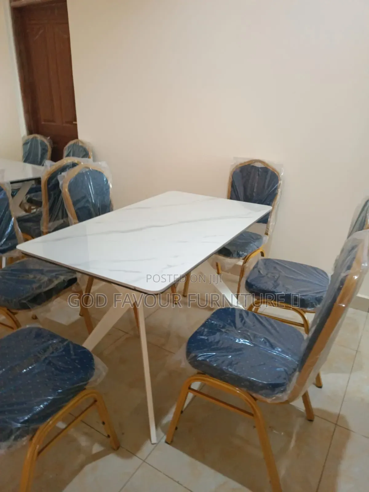 Modern Dining Table/Hotel Table Plus 6 Elegant Chairs Hf8m