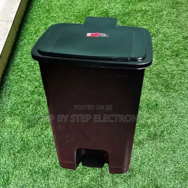 Easy to Manage 30l Litres Plastic Foot Pedal Waste Bin