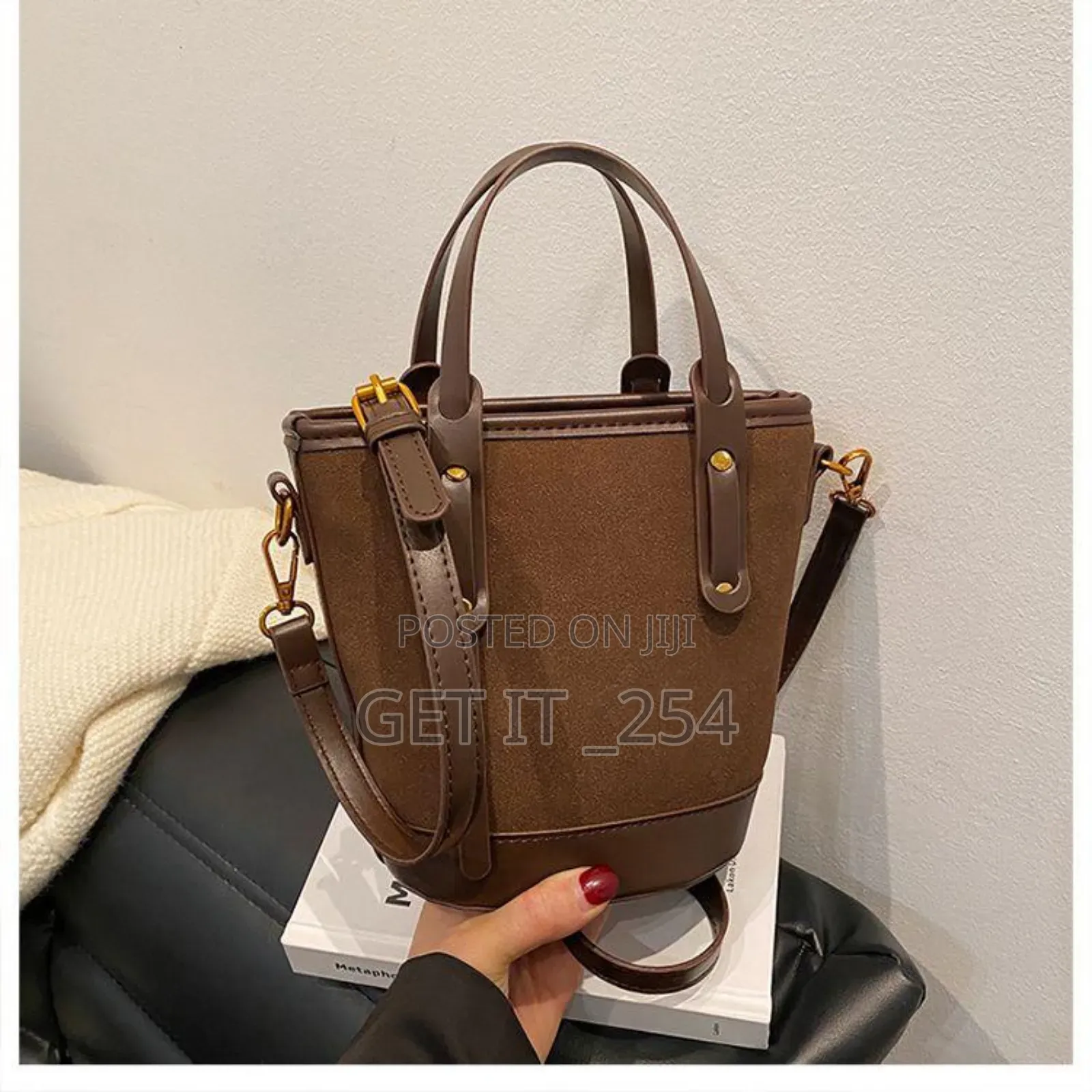Velvet Sling
Dimensions 18cm By 18cm
