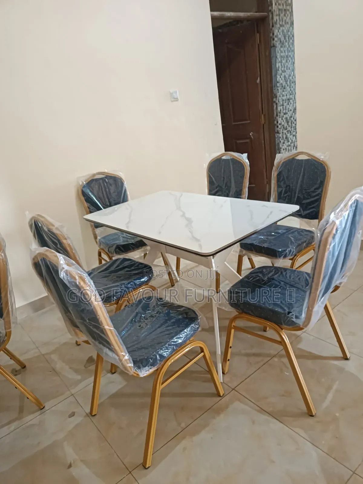 Elegant Dining/Hotel Table Whitish Plus 6 Dining Chair Ygf6