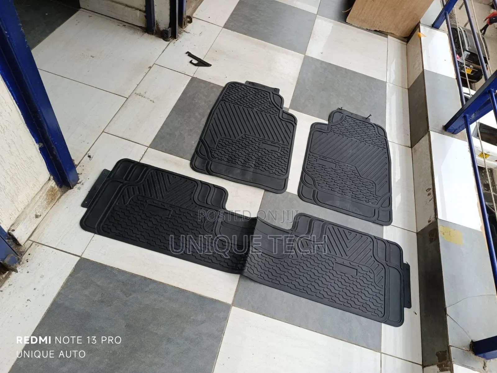 Heavy-Duty Conjoined Mat / 3pcs Car Floor Protector
