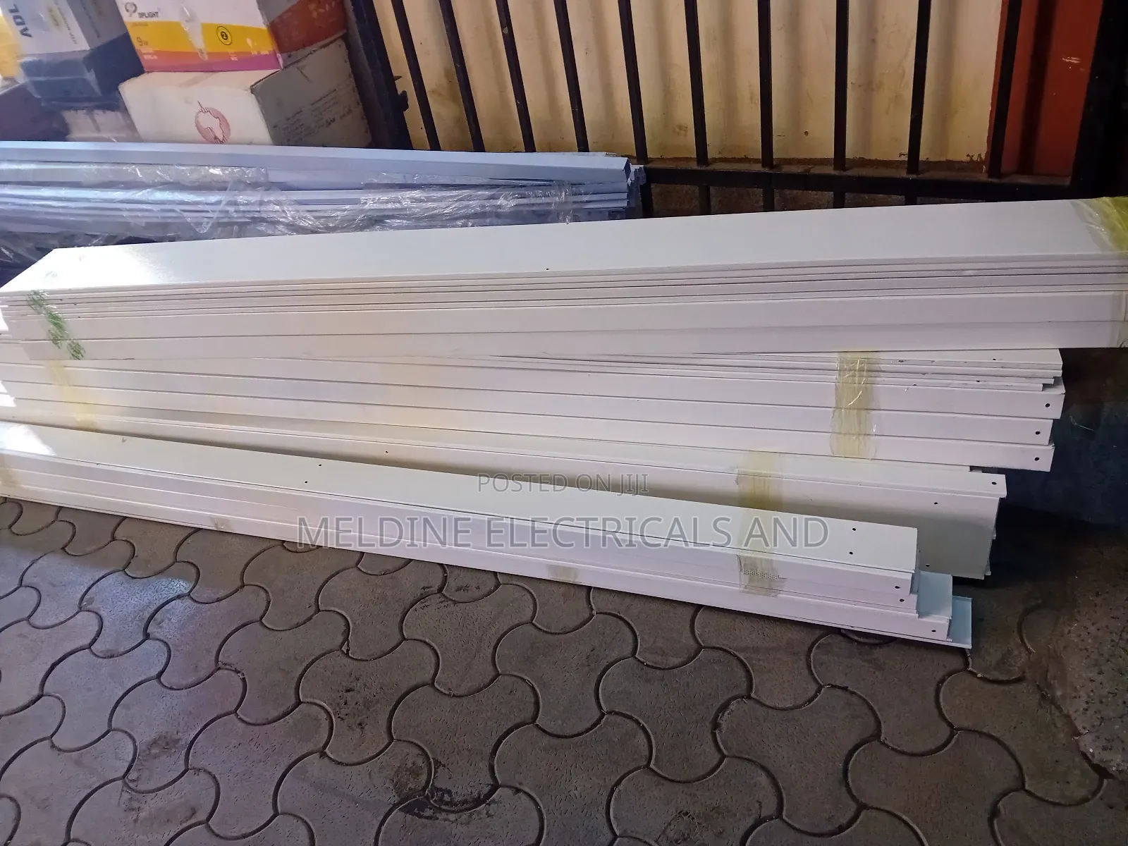 Trunking 200x50mm Power Coated