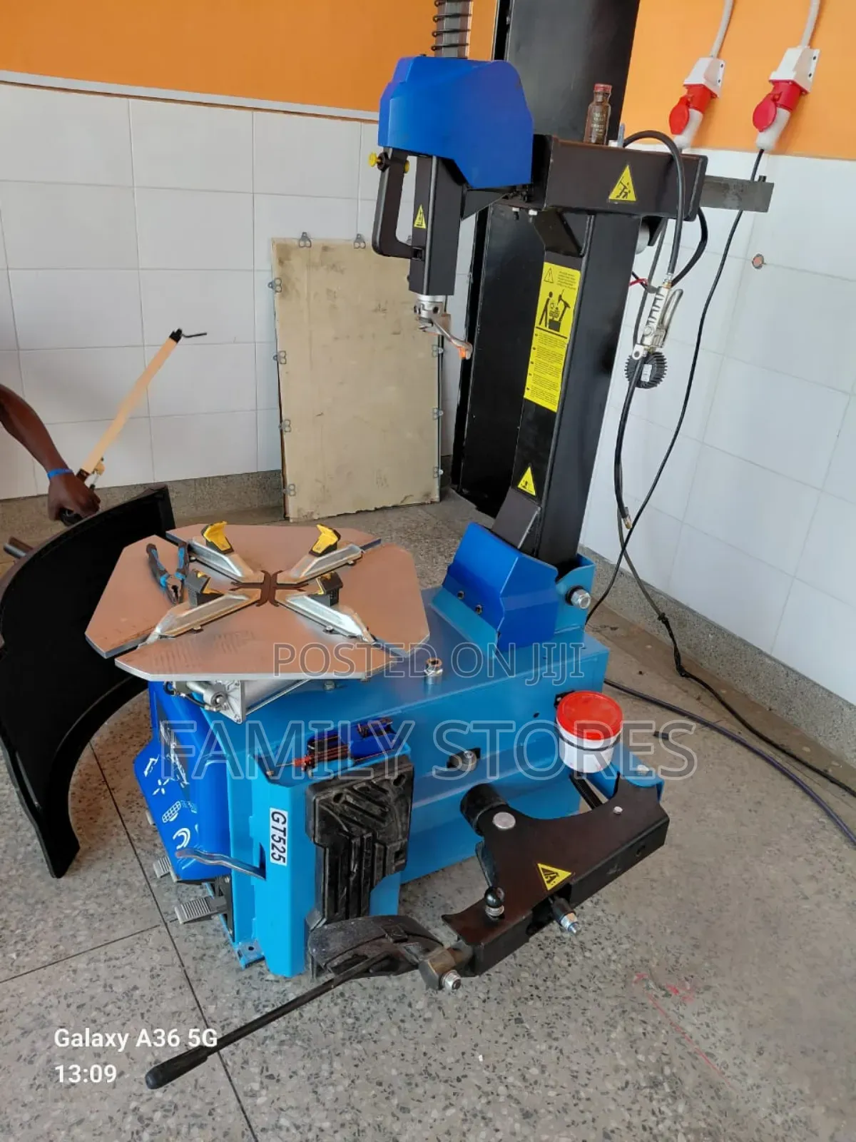 Commercial Tyre Changing Machine Roadbuck Italy