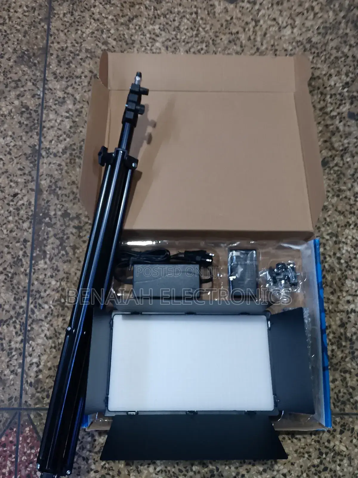 Light Kit Pro 800+, Classic Performance for Video and Photo