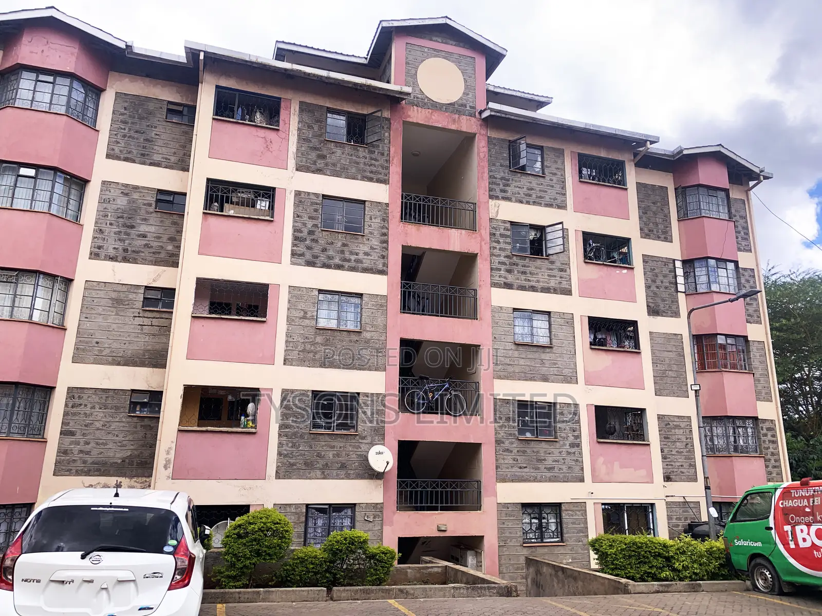 3bdrm Apartment in Madaraka Estate for sale