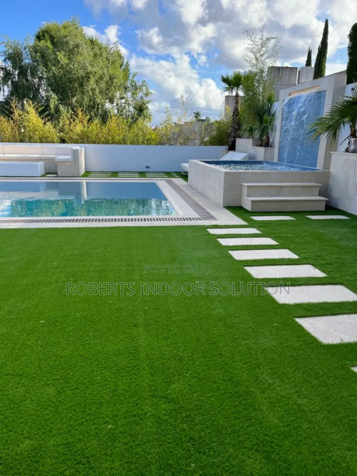 Elevate Your Swimming Pools With This Grass Carpet