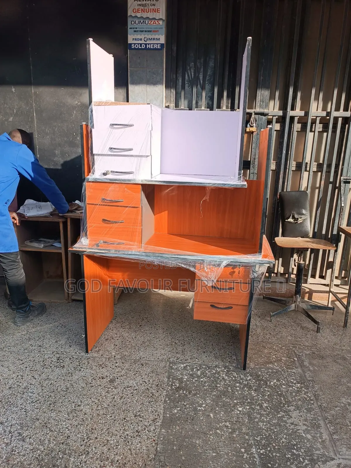 Quality 0.9m Modern Office Desk With Drawers Gf4e