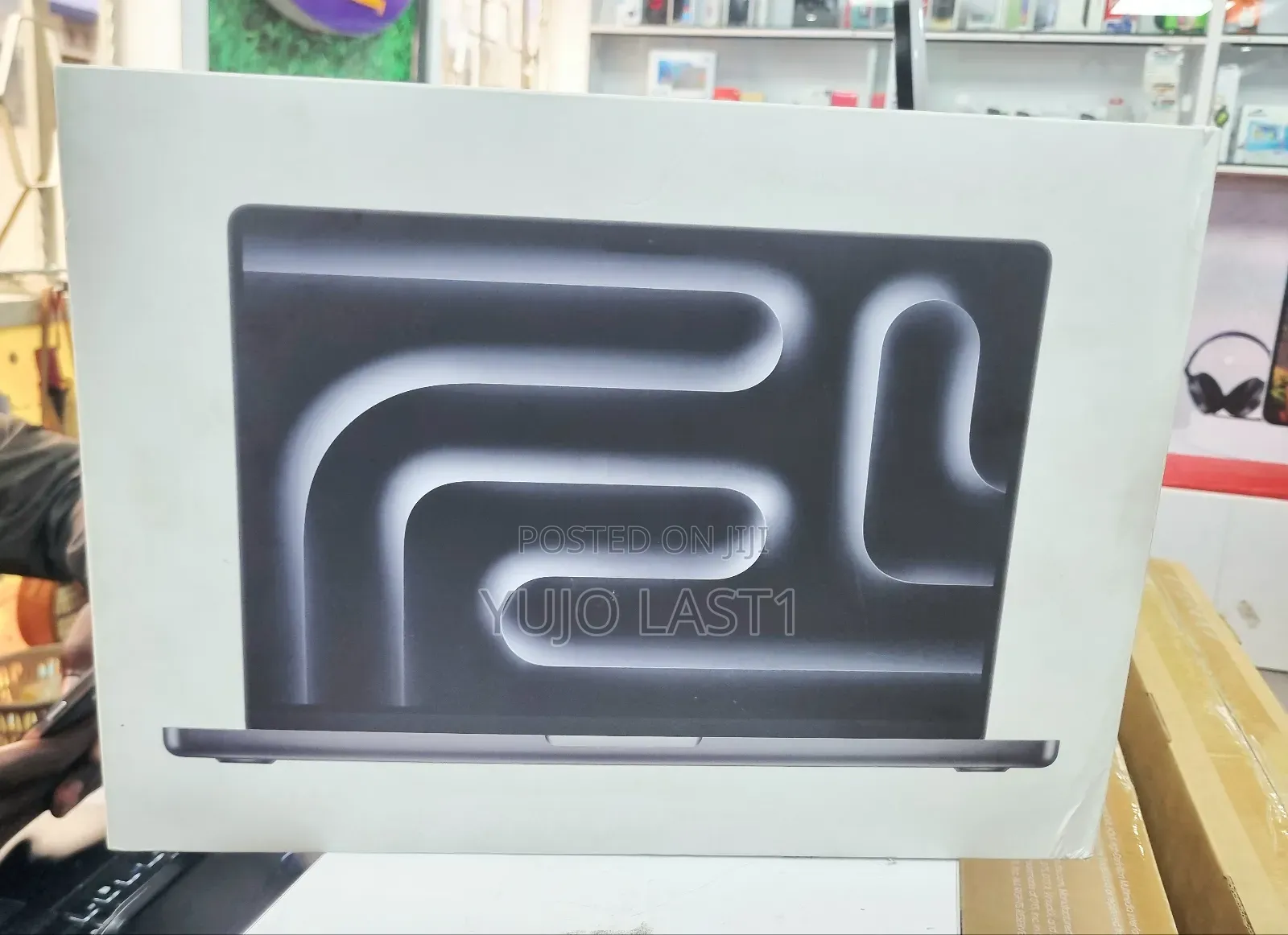 New Laptop Apple MacBook Pro 12GB SSD 256GB