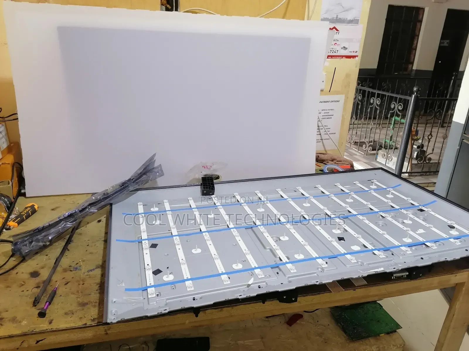 TCL Qled Tv Backlights Blue or White Light