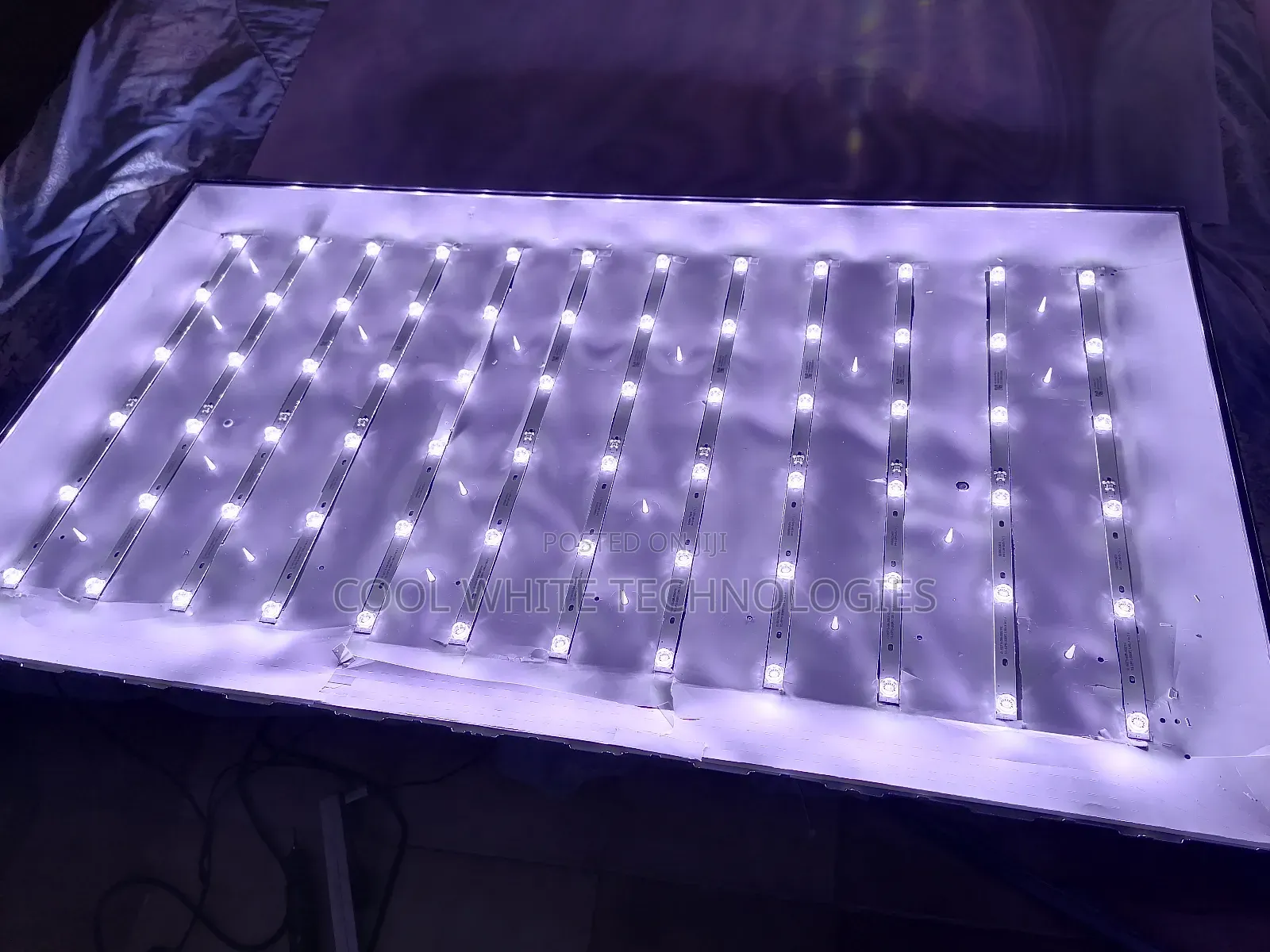 TCL Qled Tv Backlights Blue or White Light