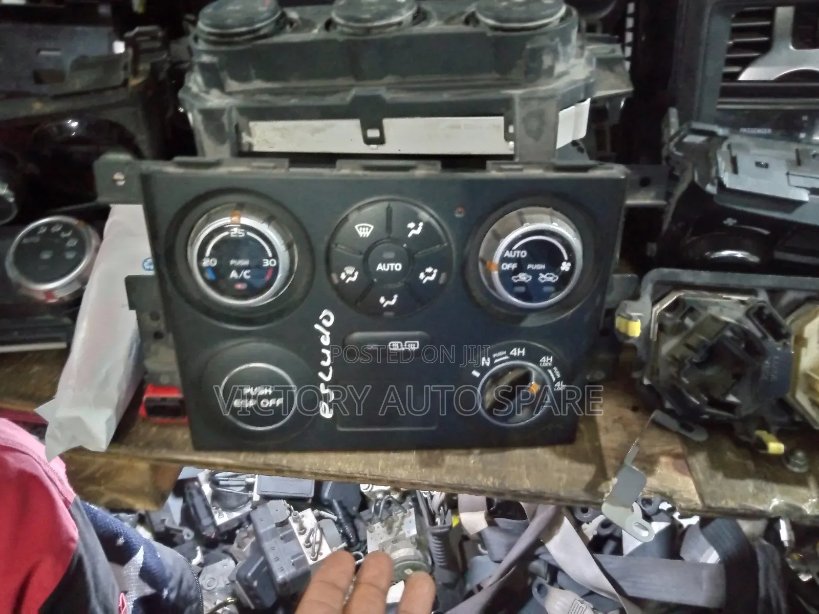 Escudo Ac Control Switch