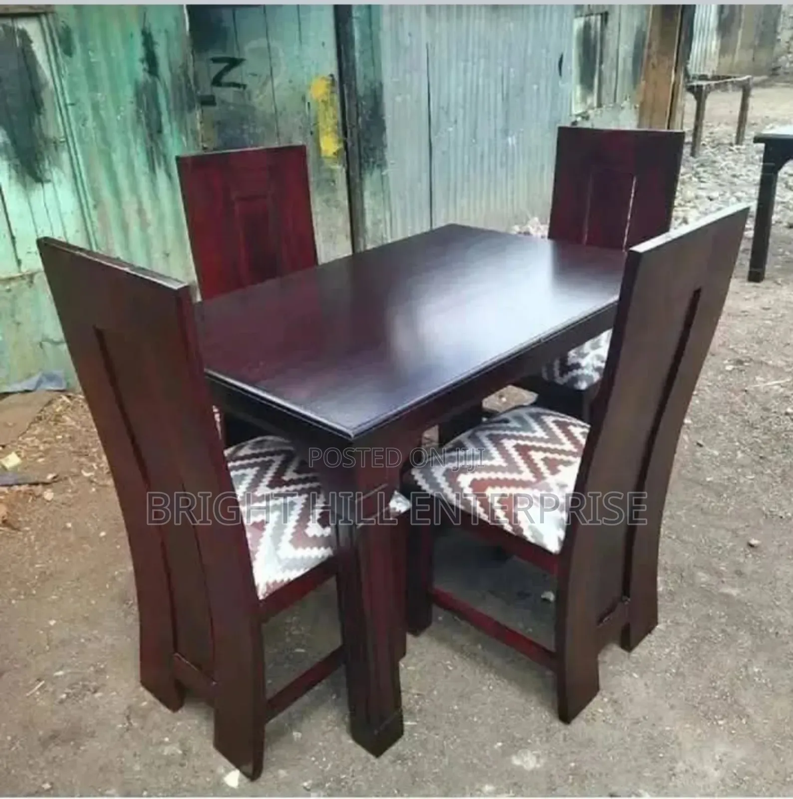 Replenished With Proper Finish Dining Set