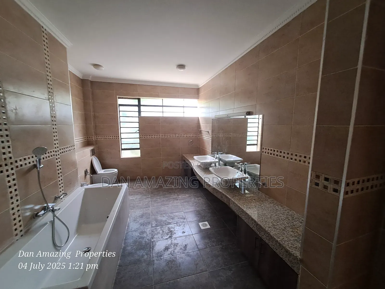 5bdrm Townhouse/Terrace in Convent Drive, Lavington for sale