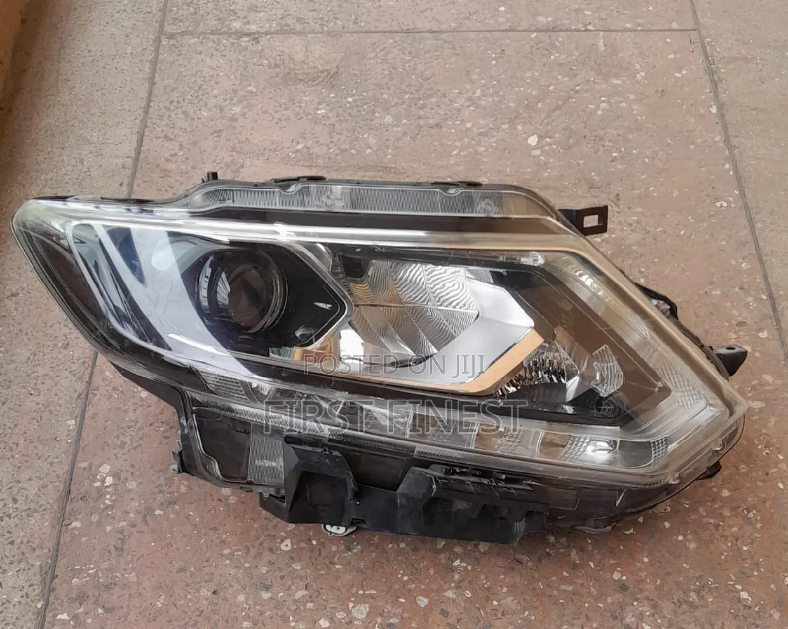 Xtrail 2014 Headlights Xenon Inbuilt