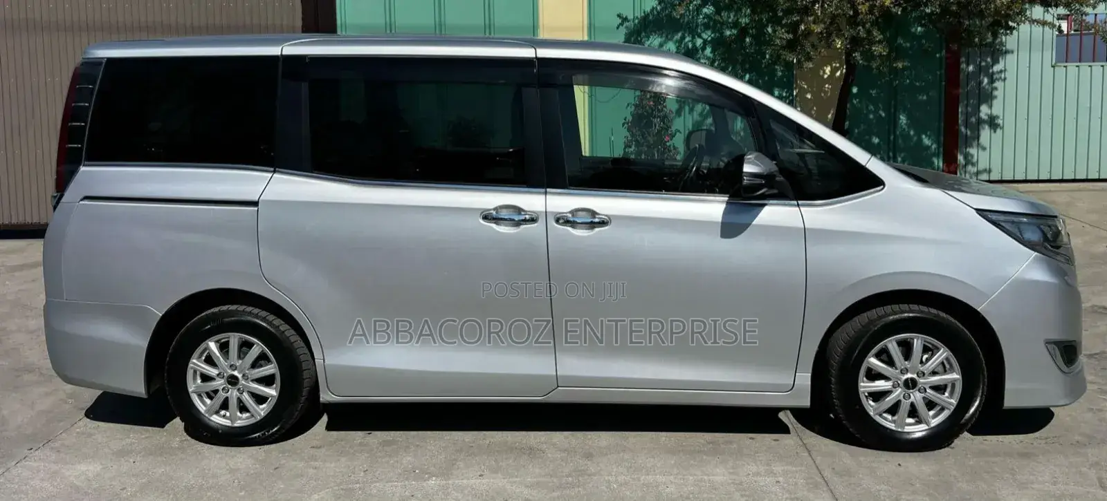 Toyota Esquire 2.0 FWD (8 seater) 2019 Silver