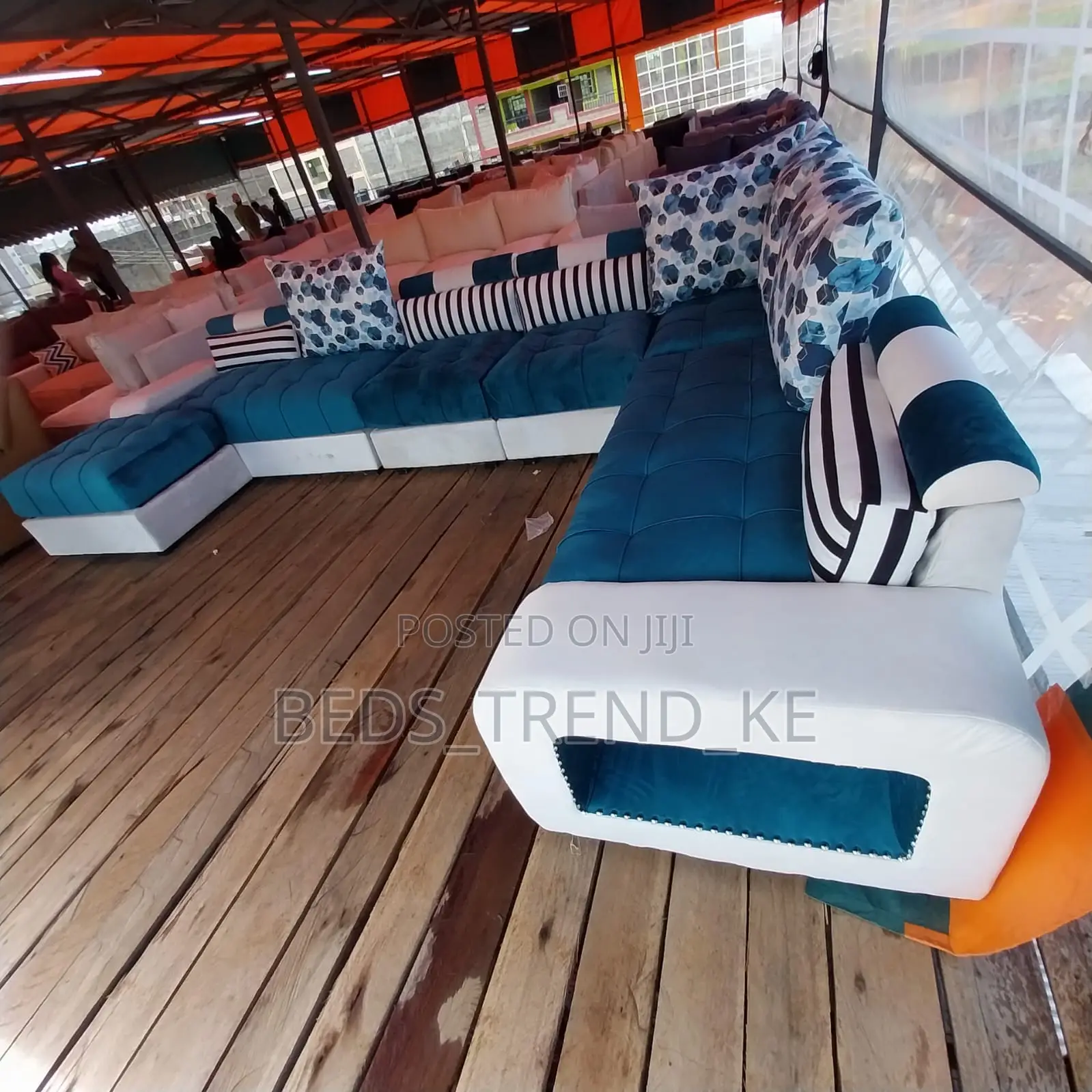 Classy 9 Seater U-Shaped Sofa Set With Throw Pillows