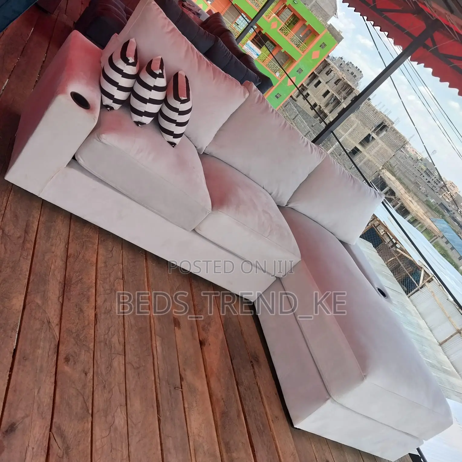 Stylish White 6 Seater L Seat Sofa Set With Cupholders