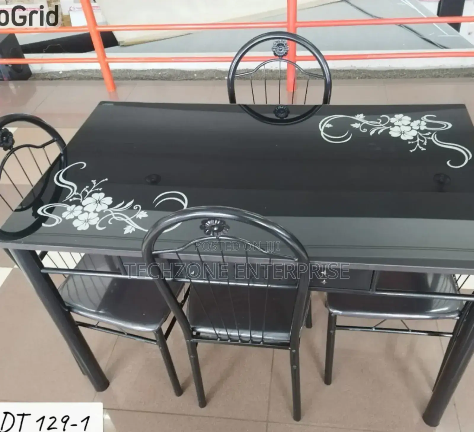 Executive 4 Sitter Dinning Table With Cushioned Seats