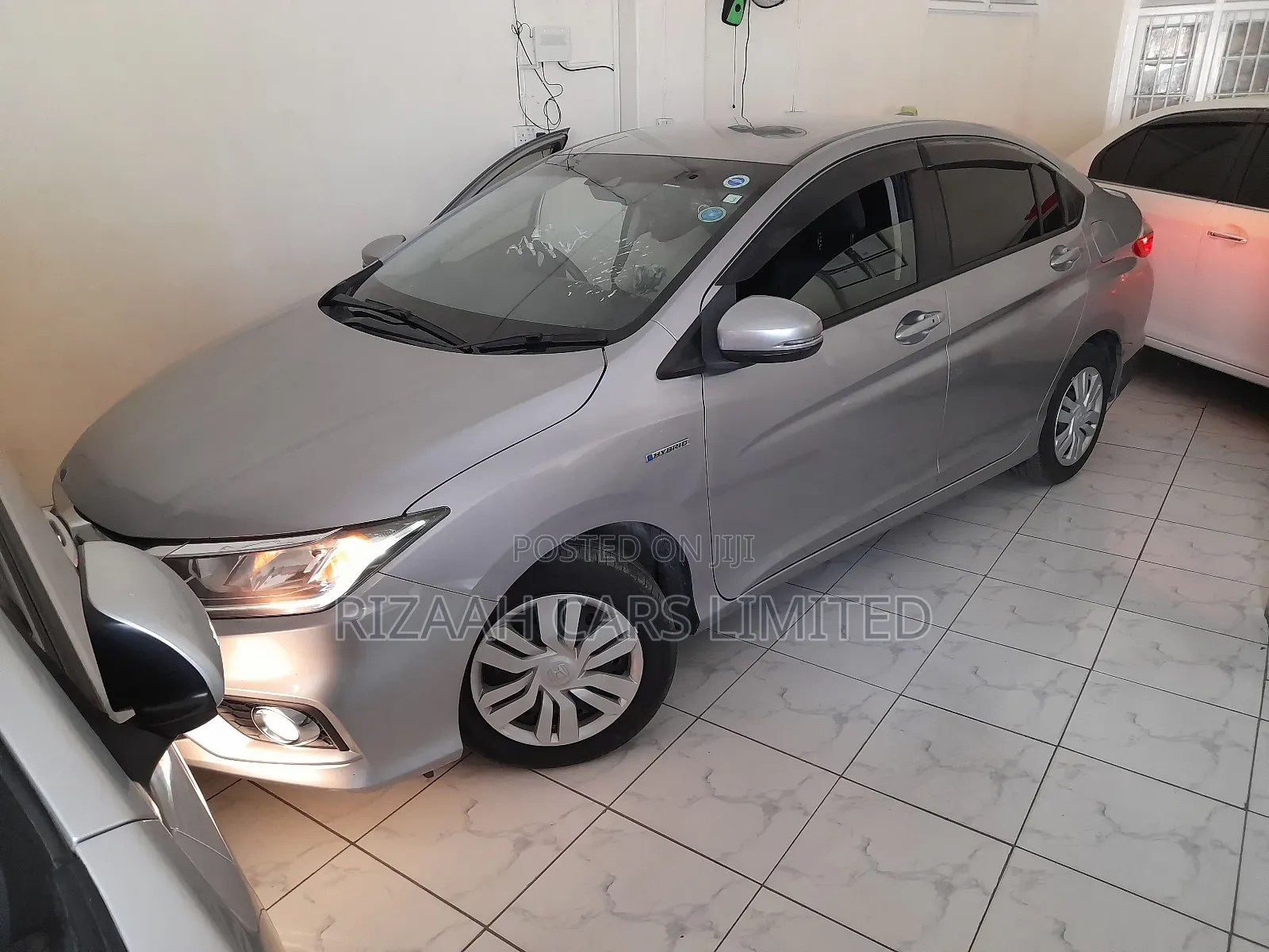 Honda Grace 2018 Silver