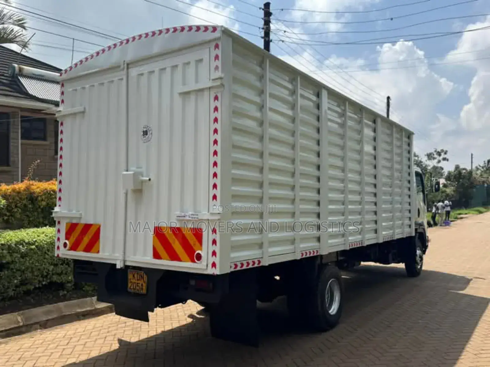 Lorry for Transport of Cargoes Available