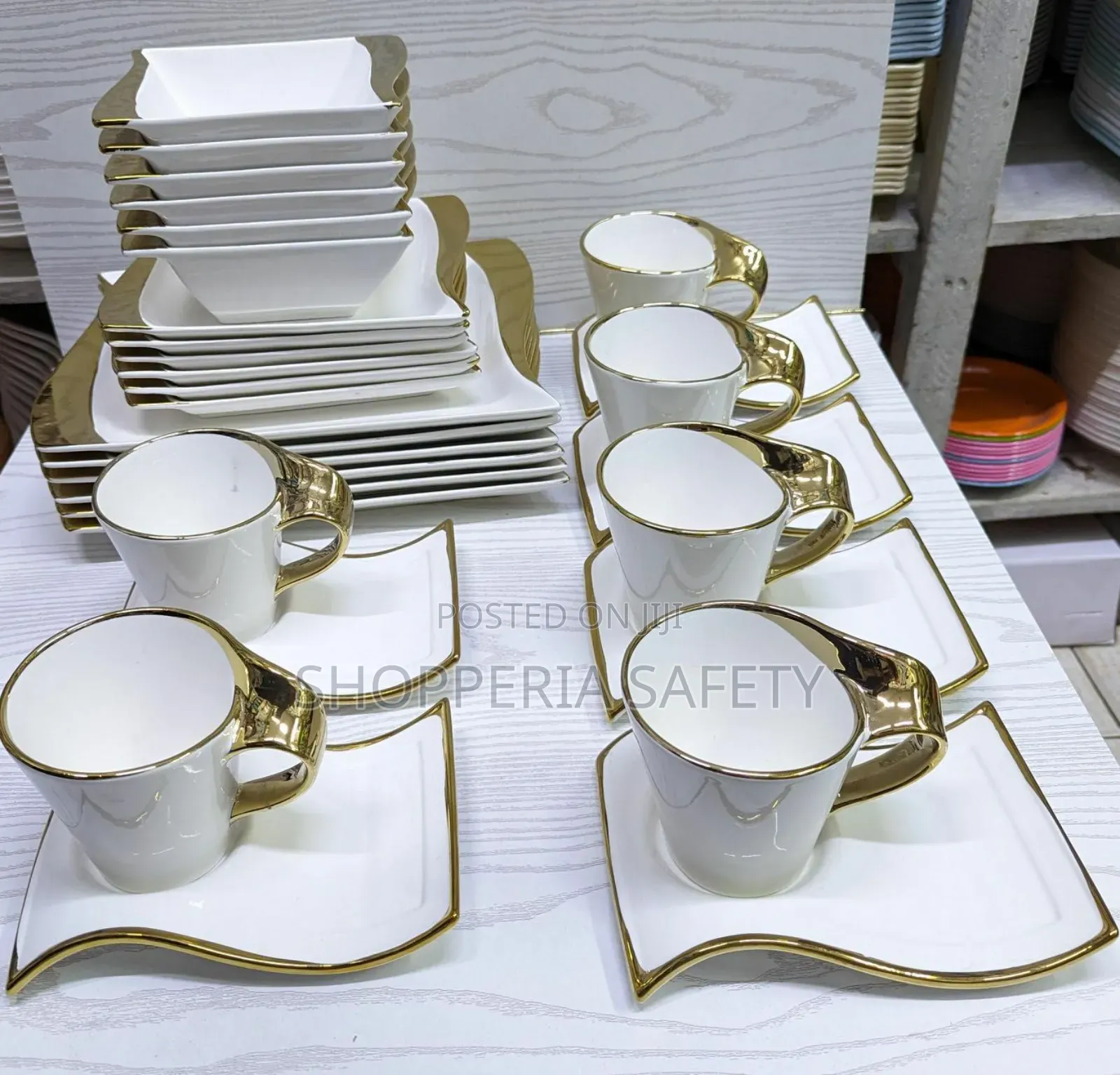 Wavy Gold Dinner Set