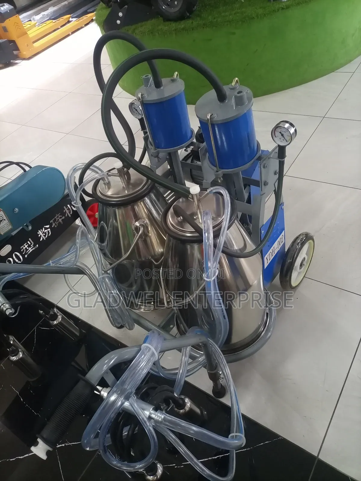 Milano Double Barrels Milking Machine
