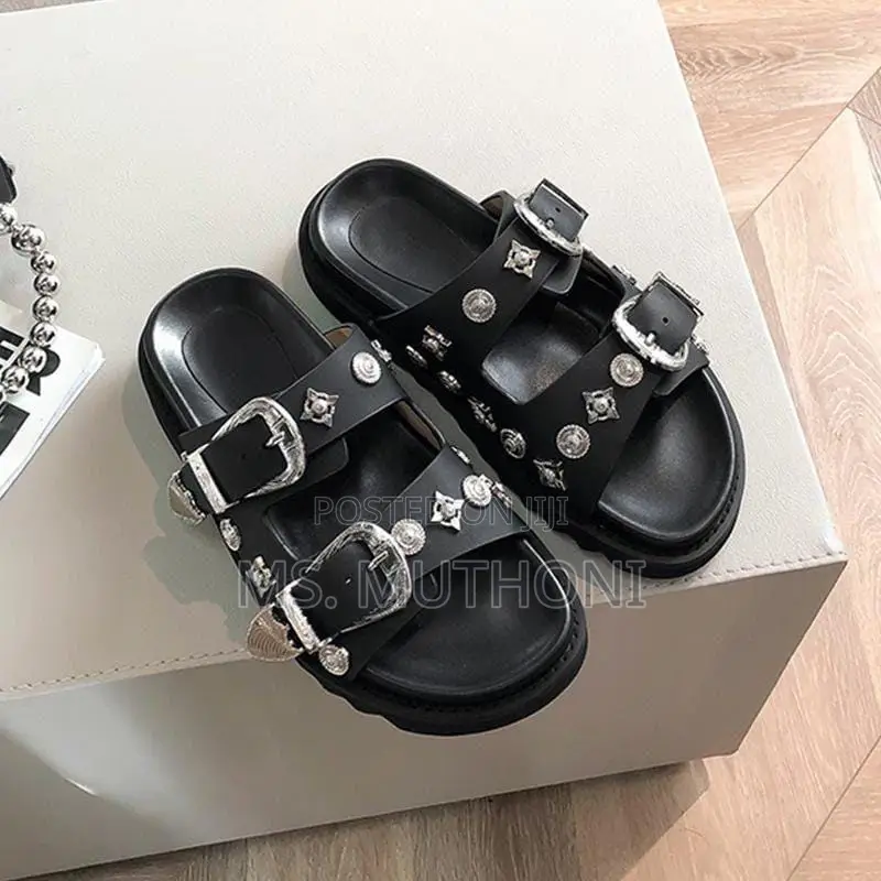 Toga Pulla Slides (Size 40-45)