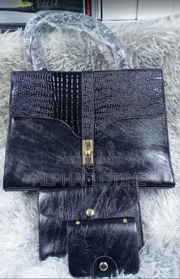 Comfortable Premium Pu Leather Ladies Bag With Dual Tone Finish