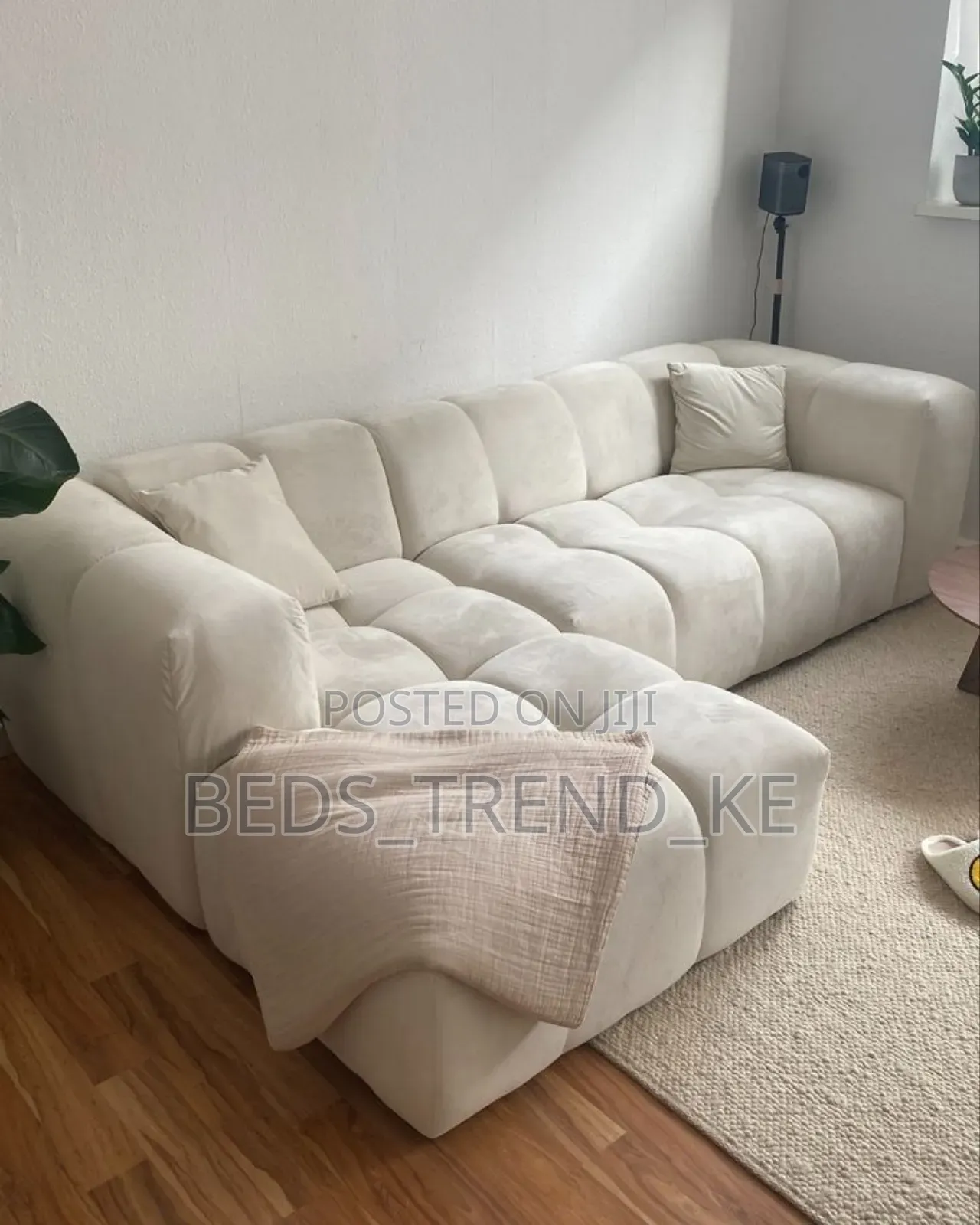 Off White 6 Seater Bubble L Seat