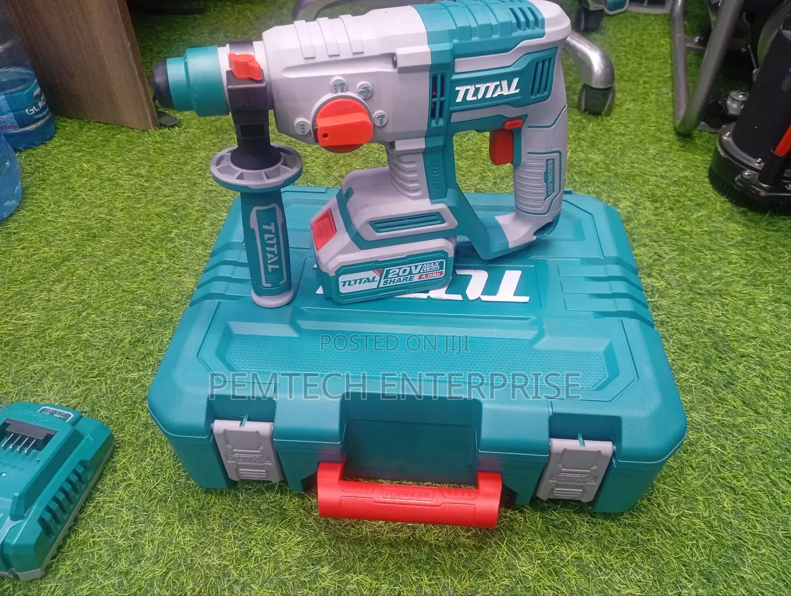 Total 20v Lithium-Ion Rotary Hammer