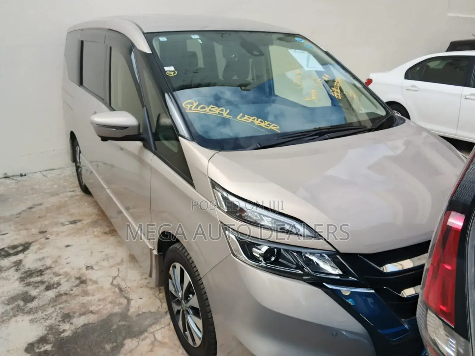 Nissan Serena 2018 Gold