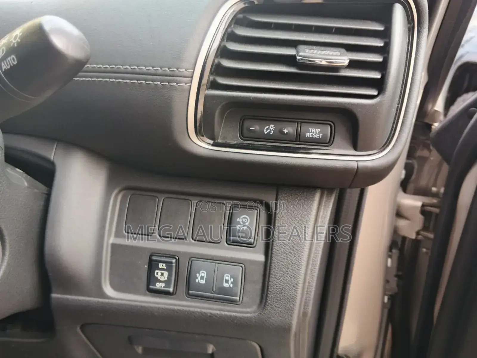 Nissan Serena 2018 Gold
