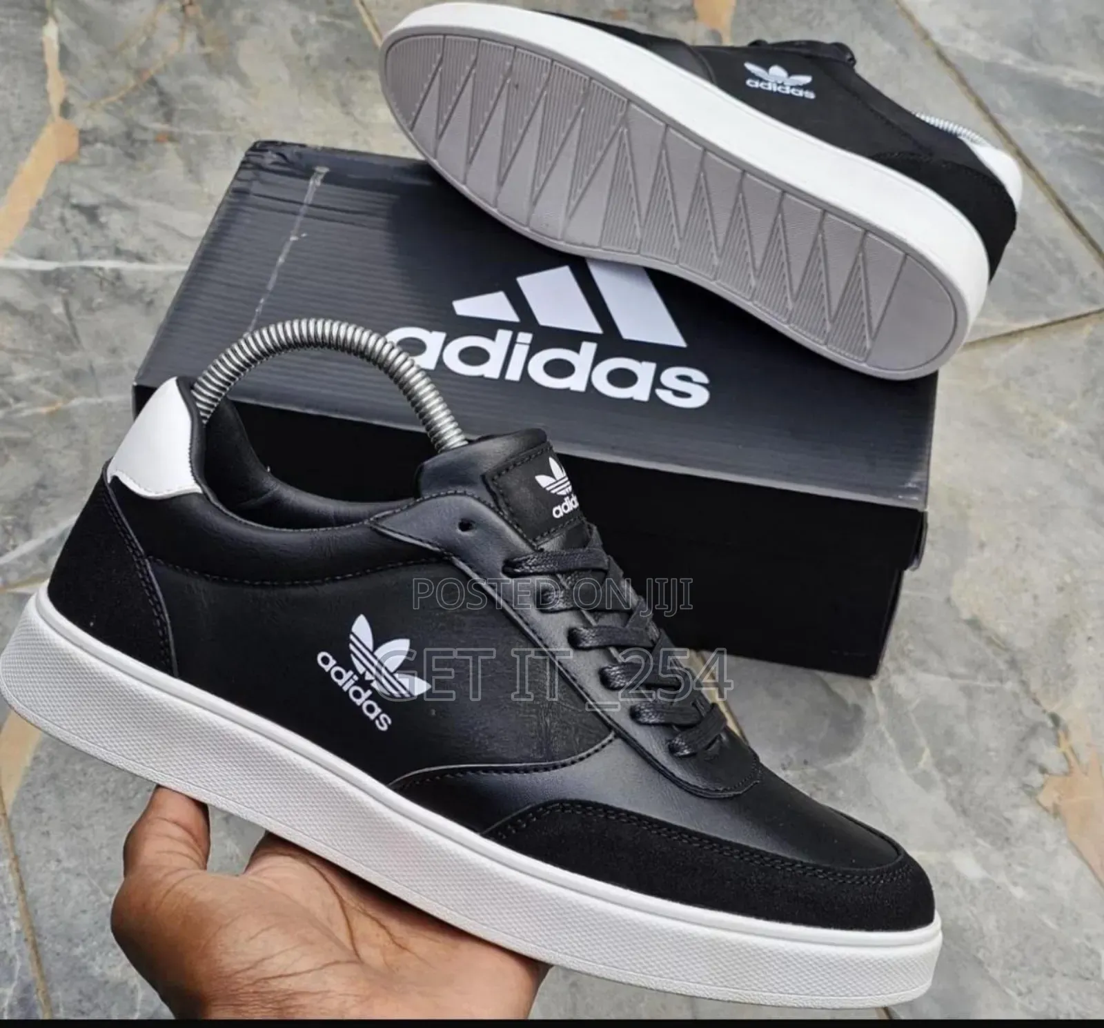 Adidas Casual
Size 40-45