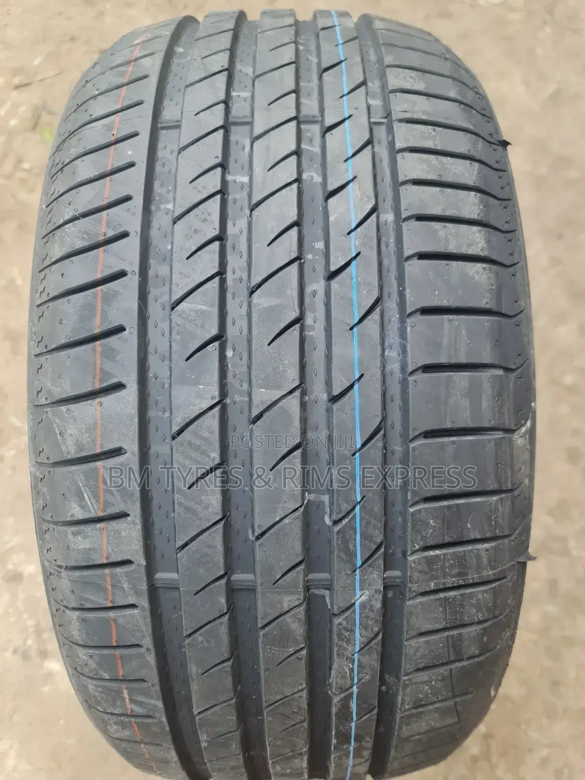 245 /40 R18 Maxtrek Tyres (Highway)