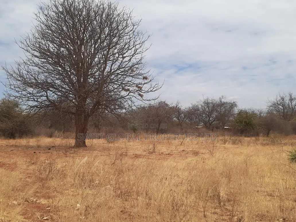 5 Acres Land Touching Mombasa Road in Makindu Is for Sale