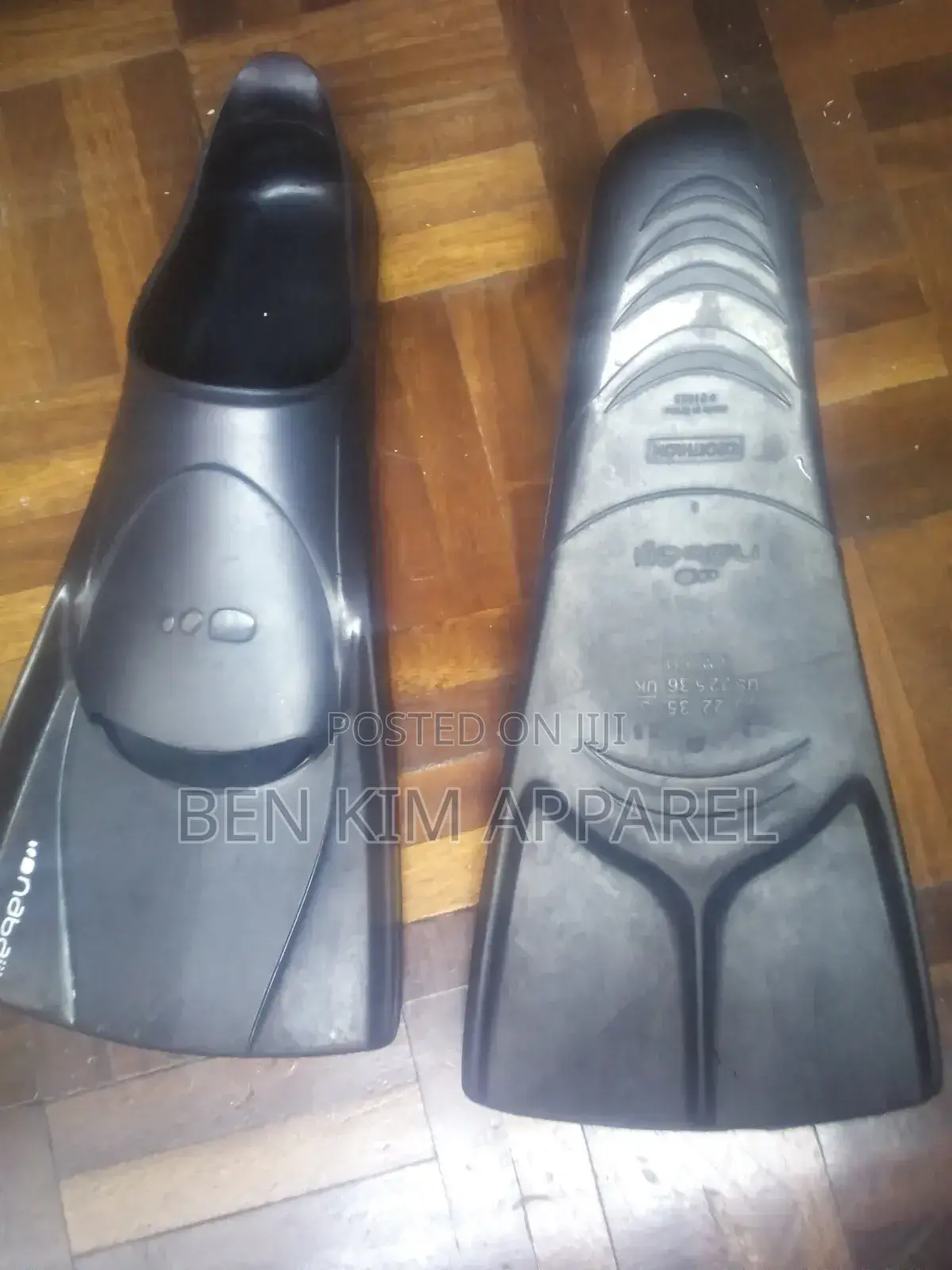 Swimming Short Fins/Paddles Gloss Black. Size 35/36 Used. Single User.