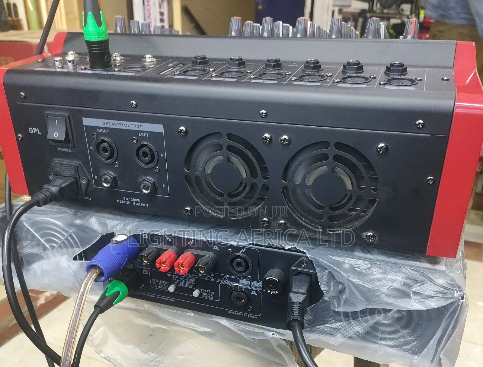 6 Channels Powered Mixer 4000 Watts Peavey Power Amplifier