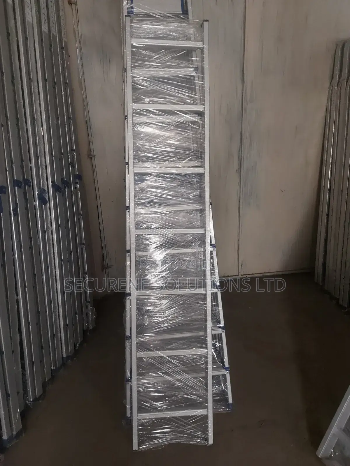 Aluminum Single Ladder With 7 Steps.