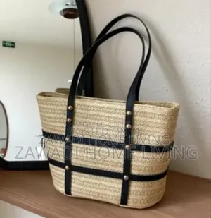 Women Woven Tote Straw Bags With a Zip
