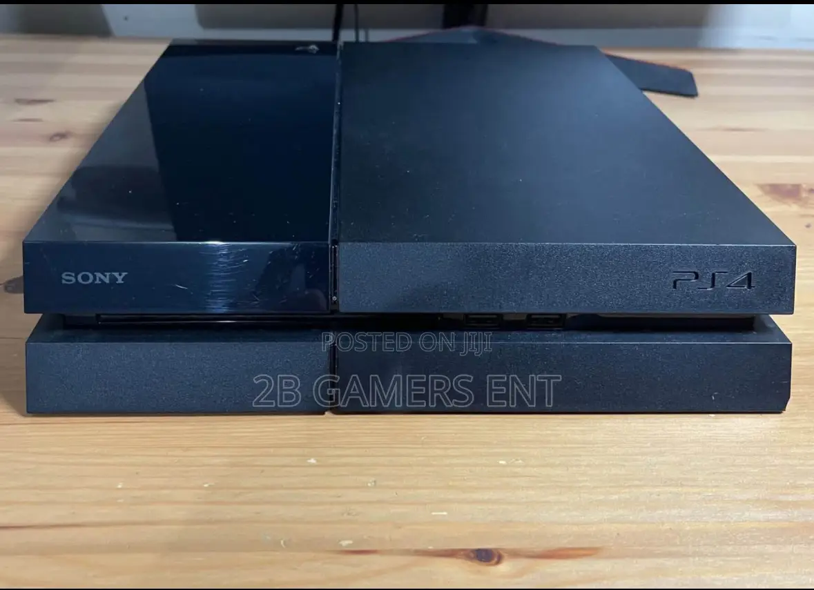 Play Station 4, 2 Pads Perfect Condition