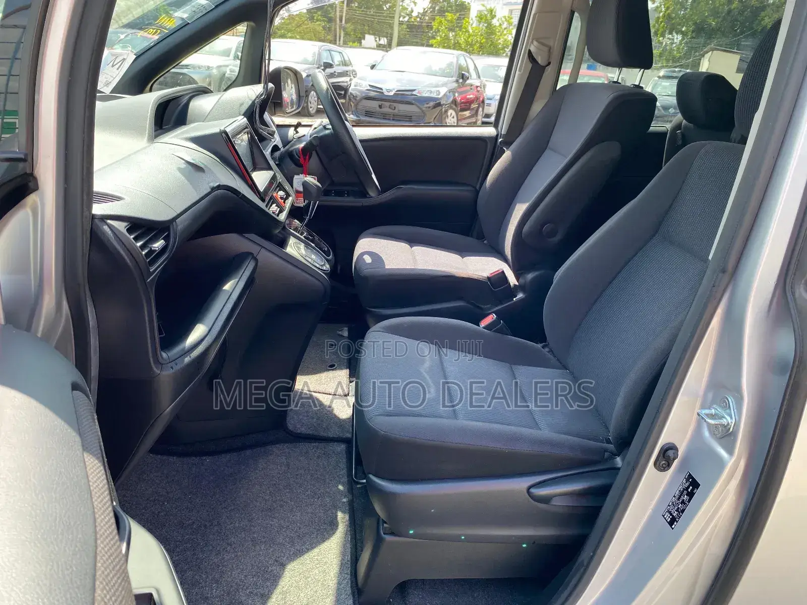 Toyota Noah 2018 Gray
