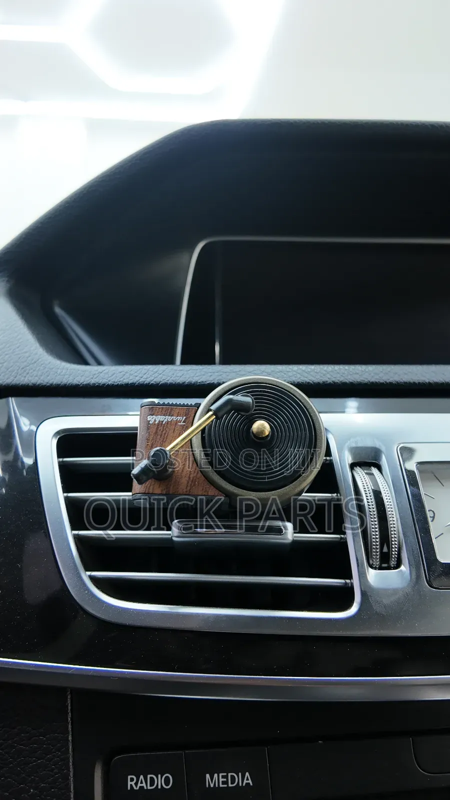 Turntable Air Vent Clip Aromatherapy Air Freshener