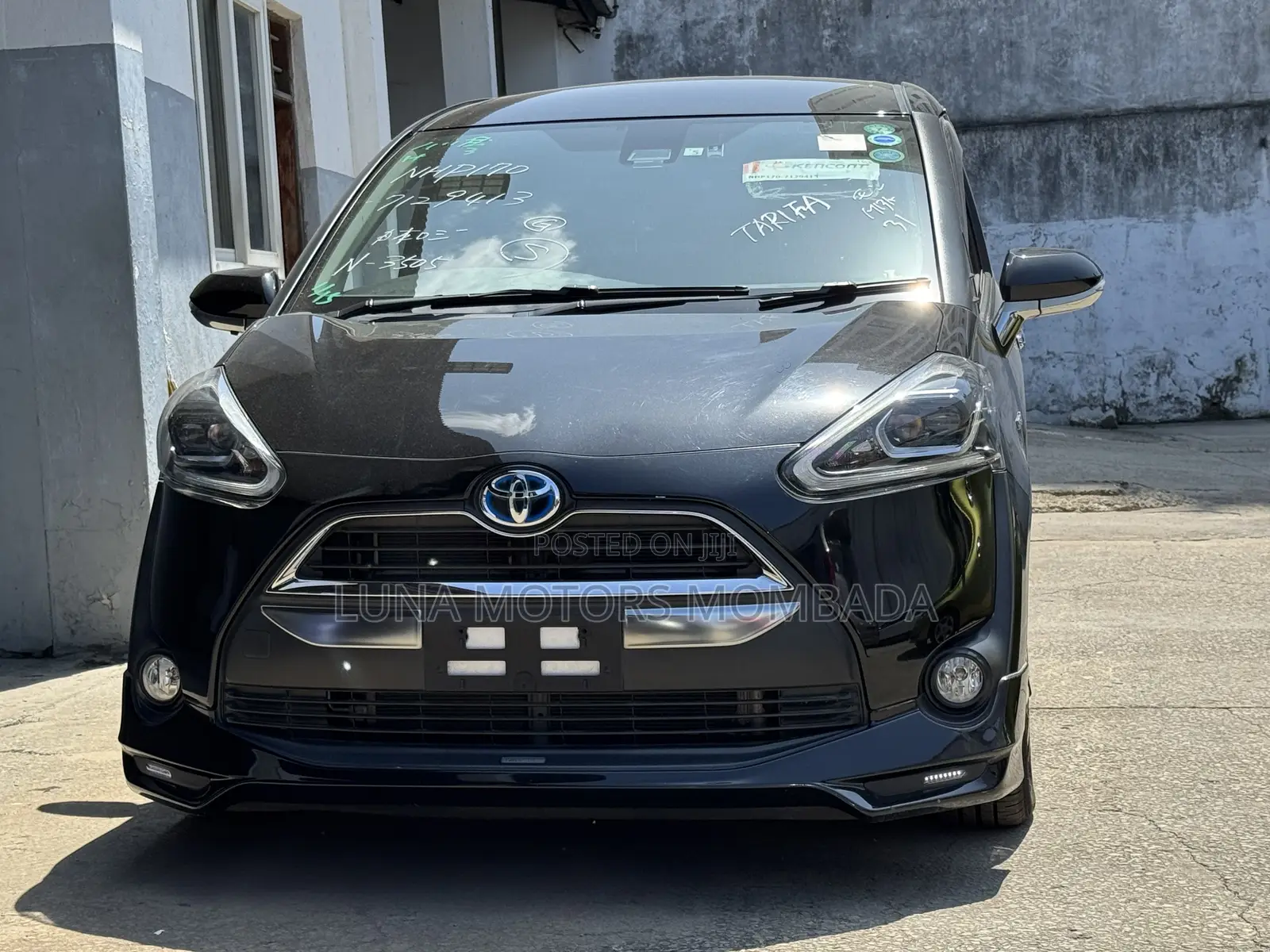 Toyota Sienta 2019 Brown