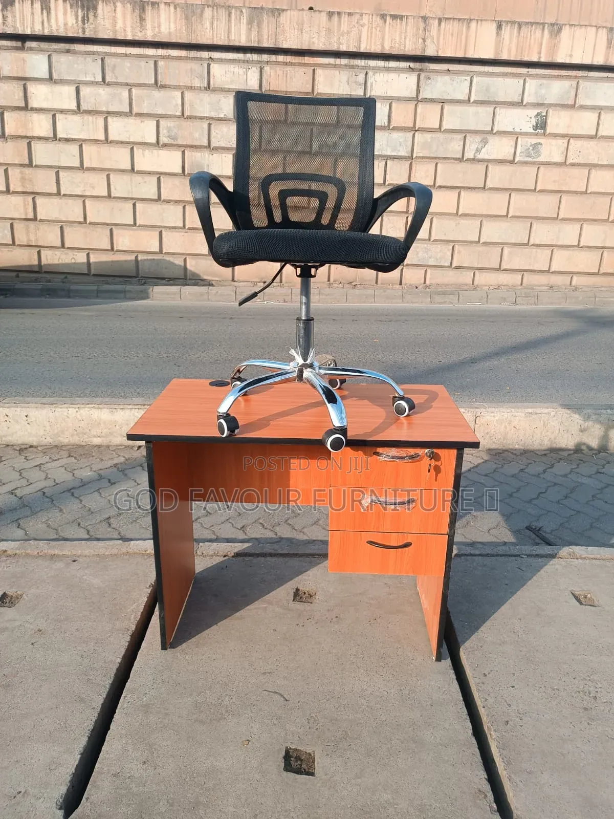 Unique Swivel Mesh Office Chair With Office Desk Fd3w