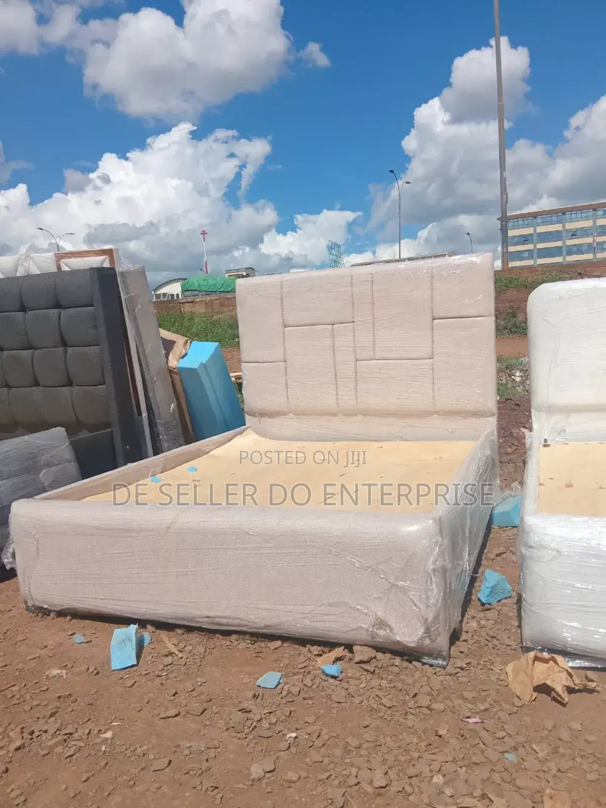 Chesterfield White 5*6 Classic
